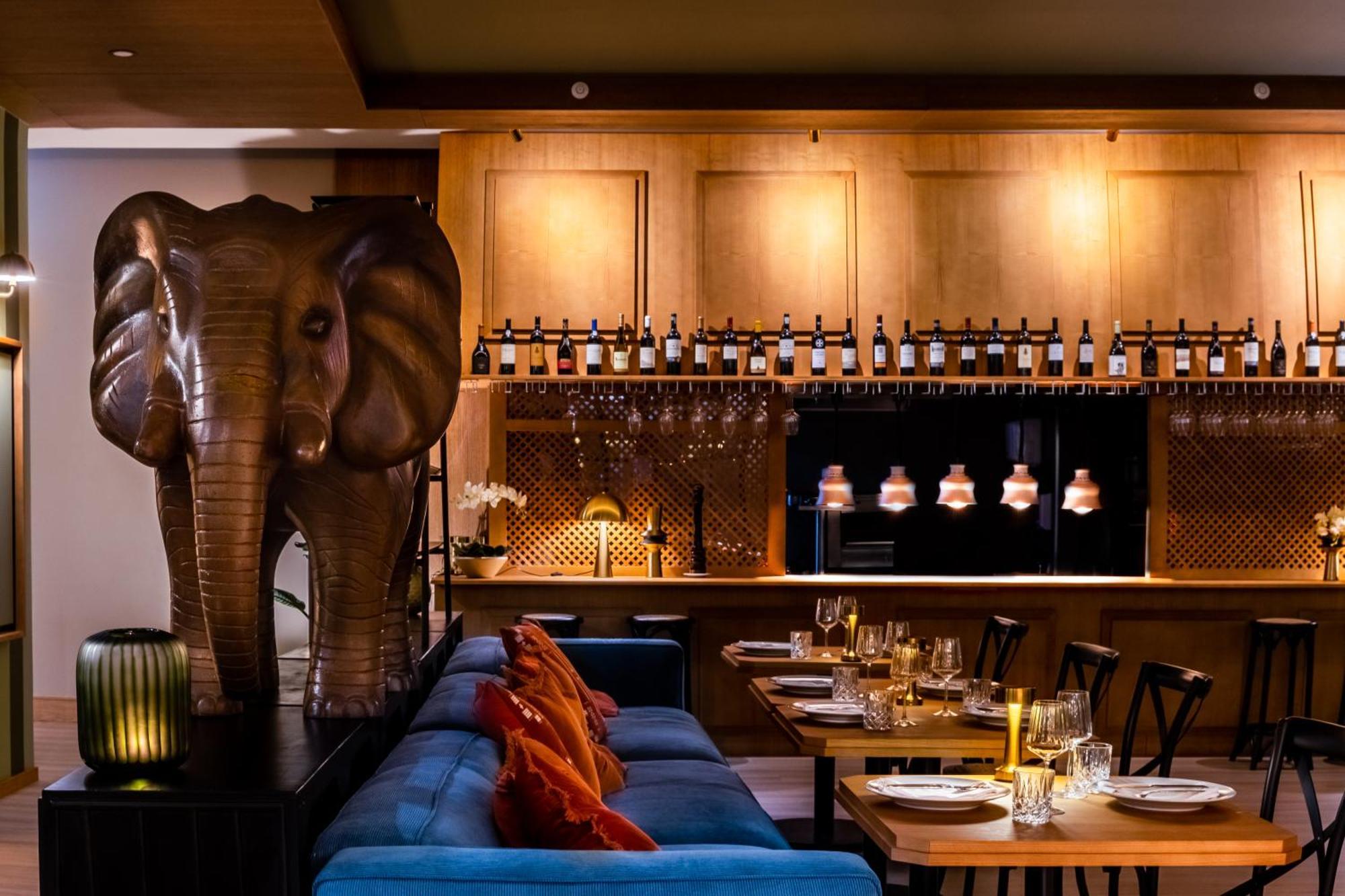 Wyndham Grand Algarve Hotel Кинта до Лаго Екстериор снимка The Elephant Bar
